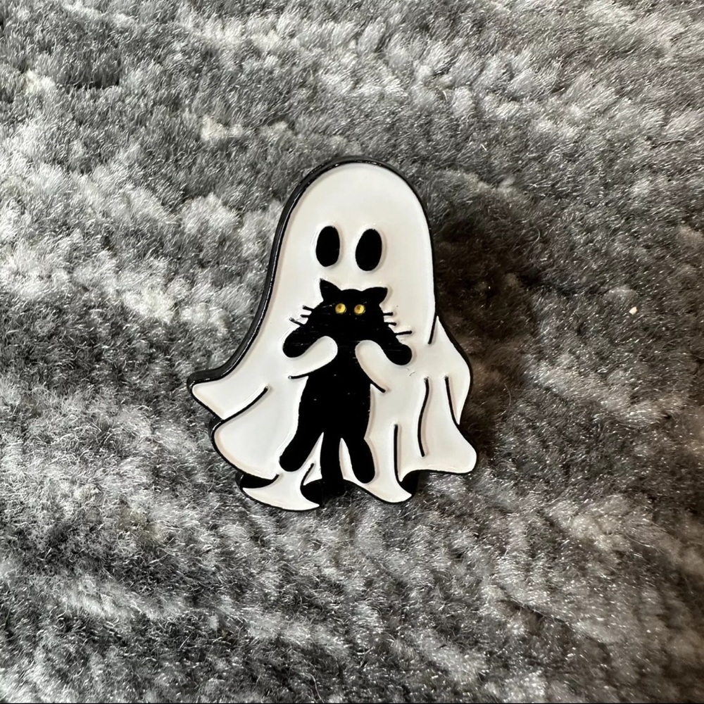 Women’s Jewelry Fashion Haunted Spooky Ghost Carrying Black Cat Enamel Pin
